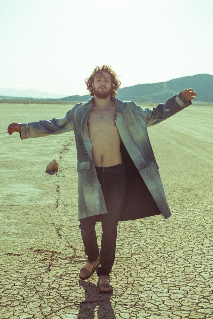 » Aaron Taylor-Johnson Plays Cult Leader for Flaunt Photo Shoot Aaron Taylor Johnson Flaunt 2015 Photo Shoot 006