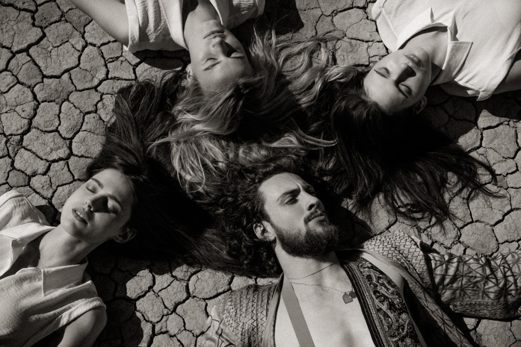 » Aaron Taylor-Johnson Plays Cult Leader for Flaunt Photo Shoot Aaron Taylor Johnson Flaunt 2015 Photo Shoot 008