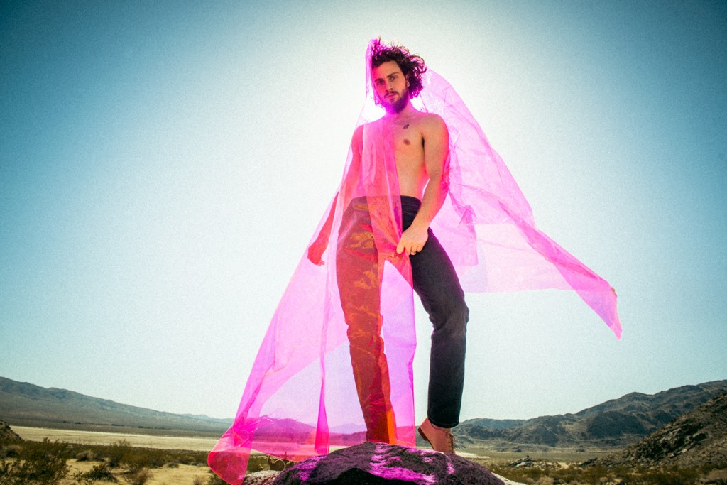 » Aaron Taylor-Johnson Plays Cult Leader for Flaunt Photo Shoot Aaron Taylor Johnson Flaunt 2015 Photo Shoot 010