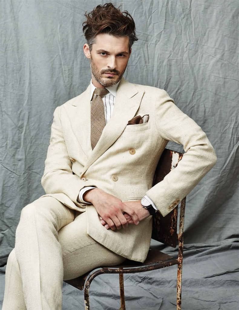 Ben is dapper in a linen suit from Ralph Lauren Purple Label.