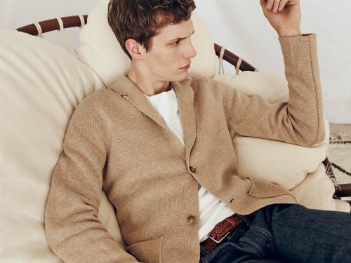 Felix wears Club Monaco linen-cotton knit blazer, textured crew and selvedge jeans.