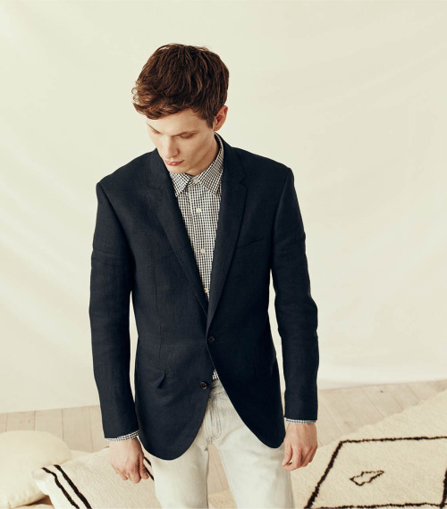 Felix wears Club Monaco linen suit jacket with a seersucker shirt and silm-fit jeans.