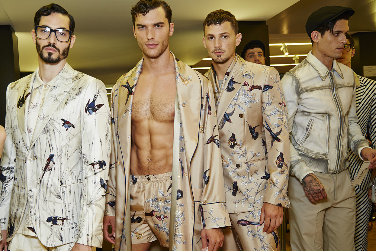 » Dolce & Gabbana Spring 2016 Menswear Show: Behind the Scenes Pictures Dolce Gabbana Spring 2016 Menswear Collection Backstage Behind the Scenes Milan Fashion Week Pictures Models 010