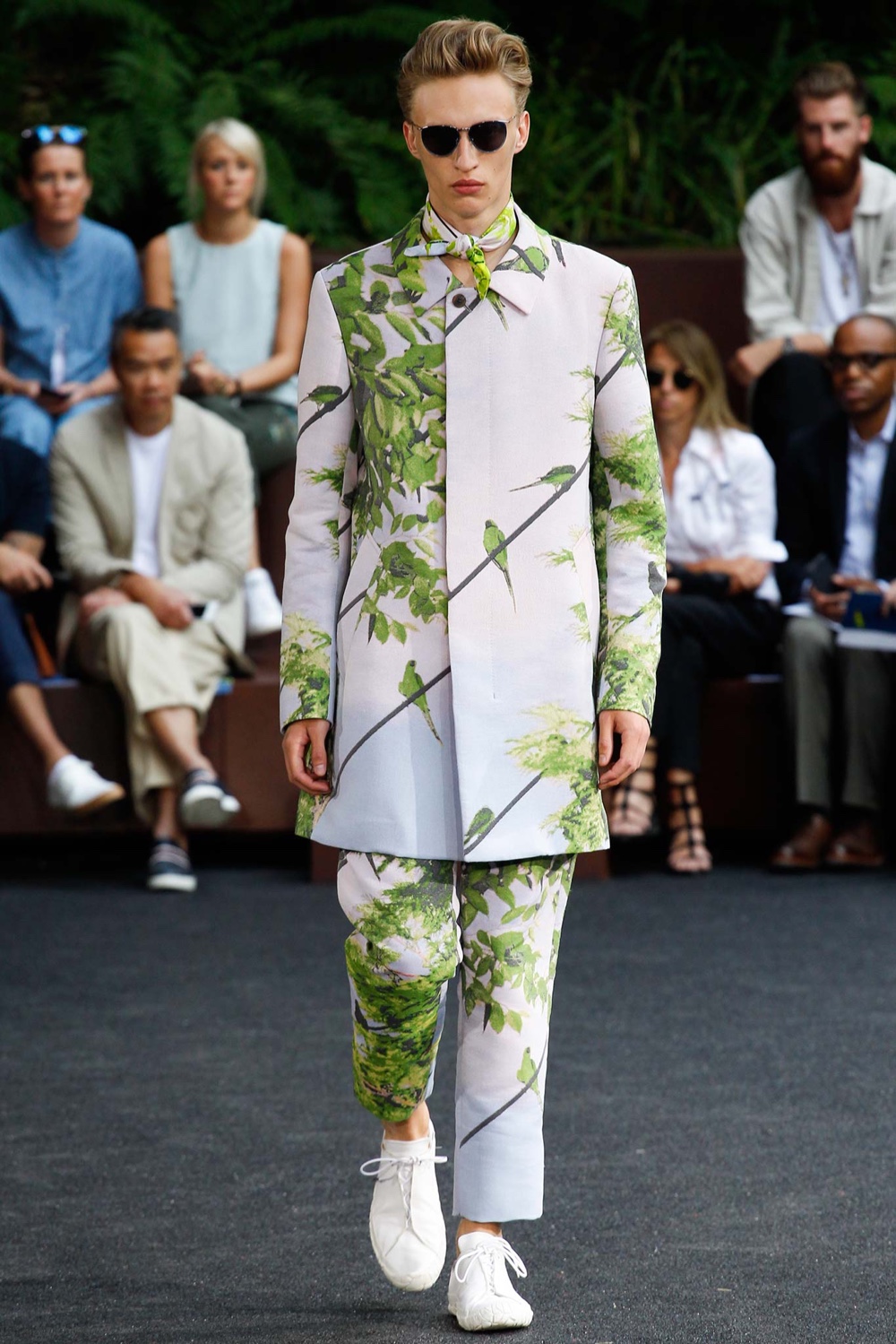 Issey Miyake Spring/Summer 2016 Menswear Collection | Paris Fashion ...