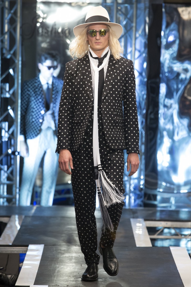 Joshua Kane Spring/Summer 2016: In the mood for a new suit? Look no further than Joshua Kane. Executing strong tailored lines with a modern attitude, polka dots and other prints made a formal lineup exciting.