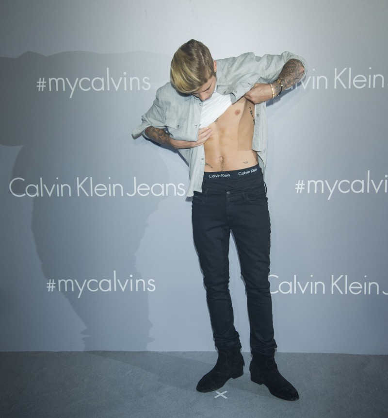 Justin Bieber flashes the waistband of his Calvin Klein underwear.