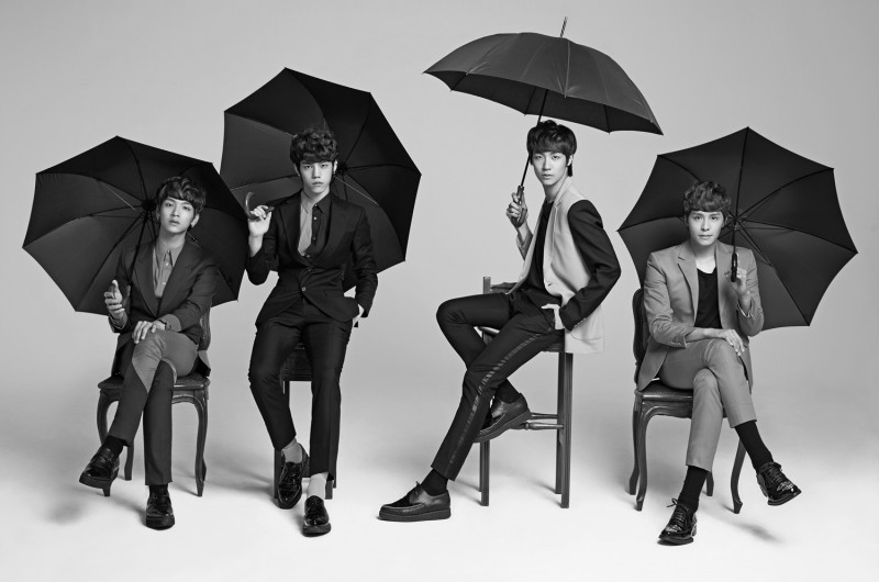 N.Flying poses with umbrellas for their June 2015 Ceci photo shoot.