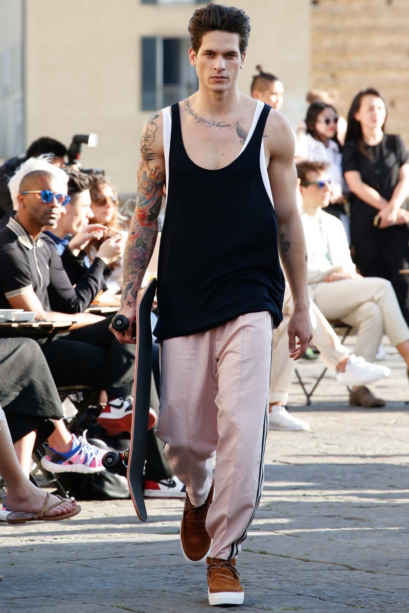 Milan Vukmirovic's take on the Ports 1961 man offers a modern update on basics such as the slouchy tank. » Marlon Teixeira & Nate Garner Head to Venice Beach for Ports 1961 Spring Campaign Milan Vukmirovic's take on the Ports 1961 man offers a modern update on basics such as the slouchy tank.