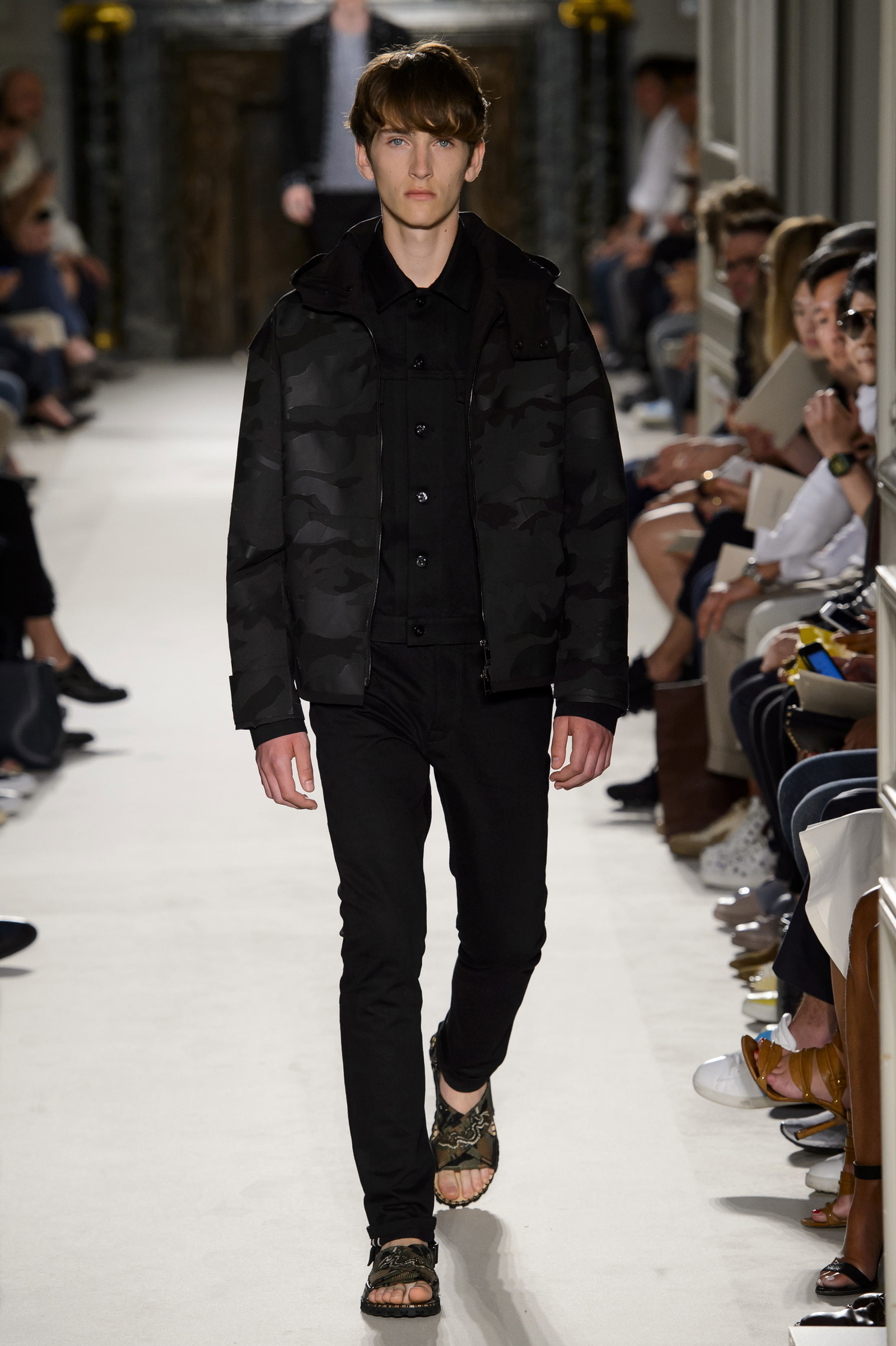 Valentino Spring/Summer 2016 Menswear Collection | Paris Fashion Week ...