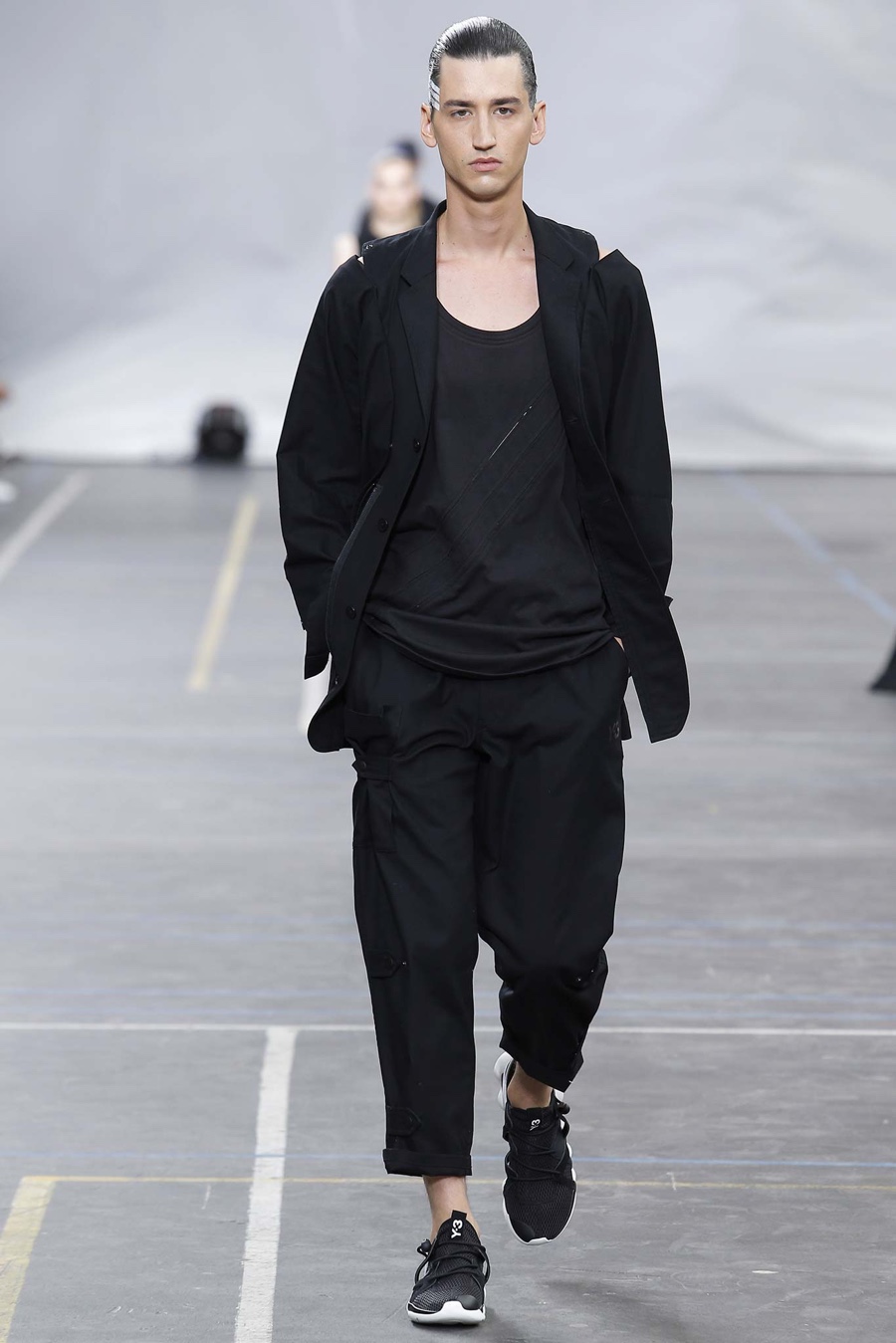» Y-3 Spring/Summer 2016 Menswear Collection | Paris Fashion Week Y 3 Spring Summer 2016 Menswear Collection Paris Fashion Week 002