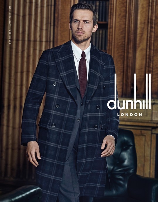 英国紳士の代表的高級ブランド「dunhill（ダンヒル）」のネクタイを 