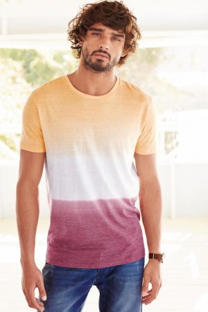 Marlon Teixeira Rocks Next Summer Beach Style – The Fashionisto