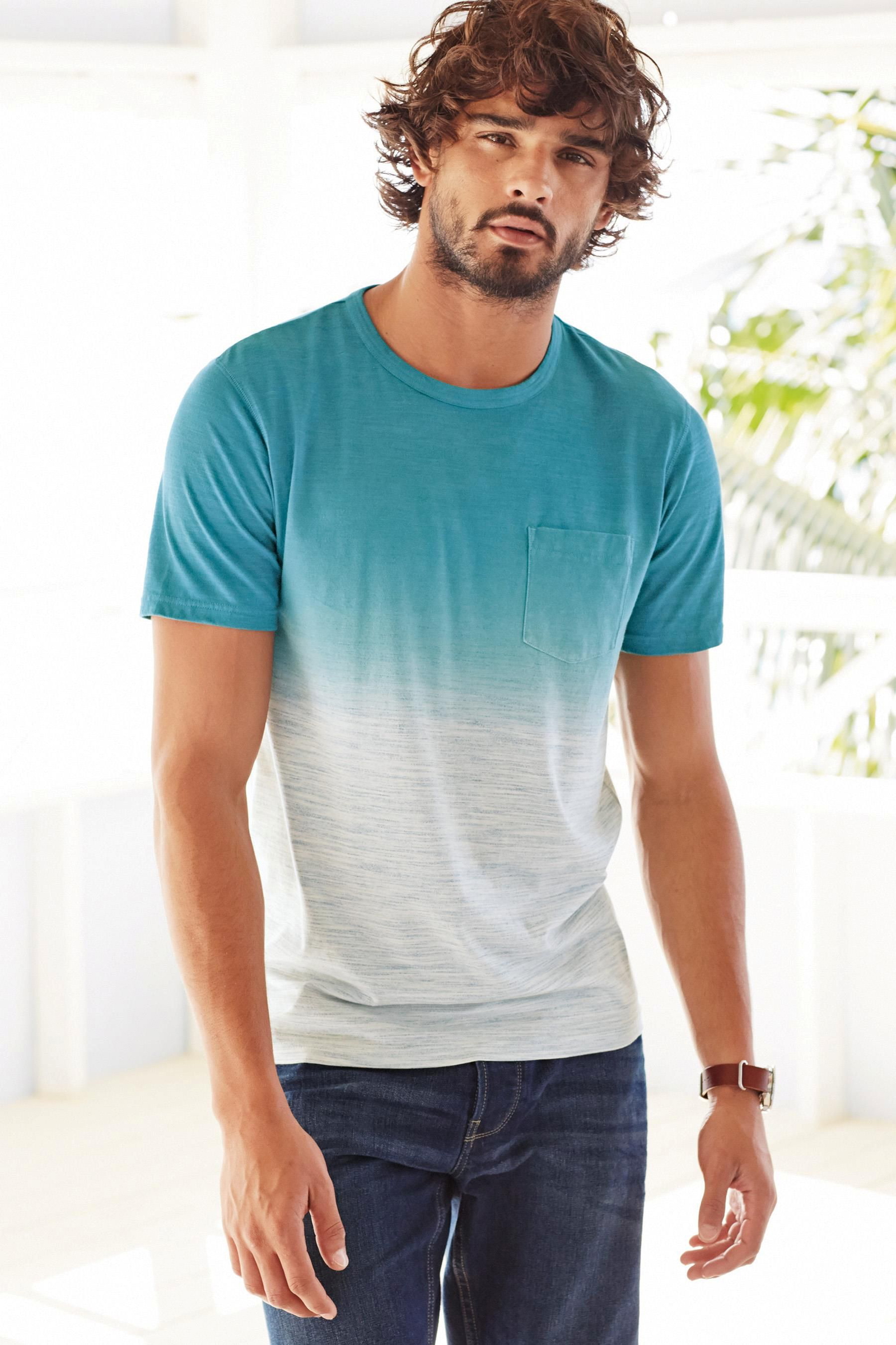 Marlon Teixeira Rocks Next Summer Beach Style | The Fashionisto