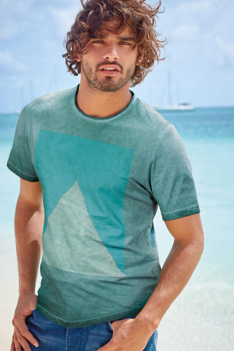 Marlon Teixeira Rocks Next Summer Beach Style – The Fashionisto