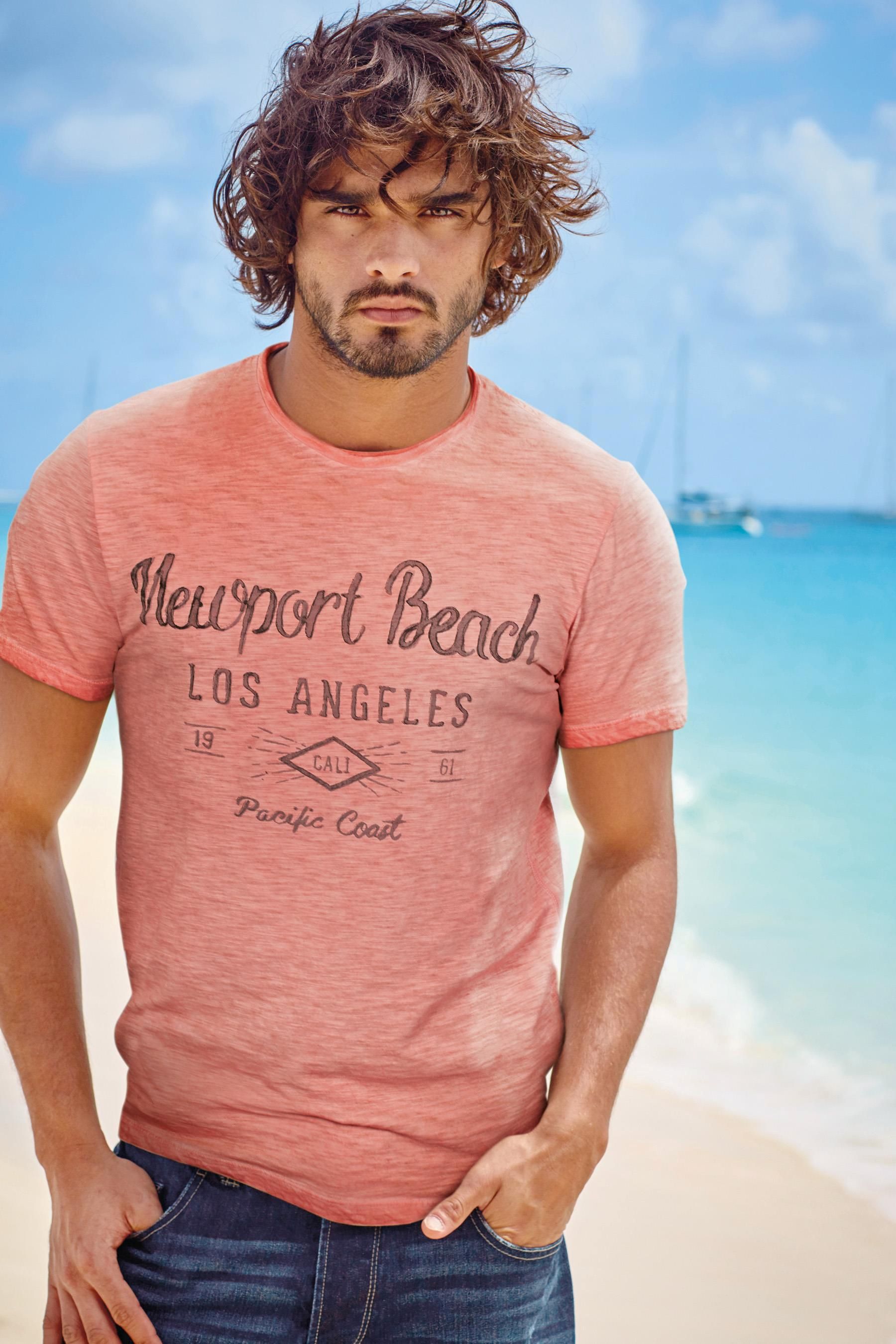 Marlon Teixeira Rocks Next Summer Beach Style | The Fashionisto