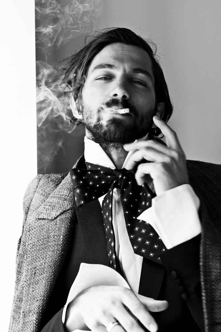 Michiel Huisman Dons Chic Fashions for Man of the World Cover Shoot