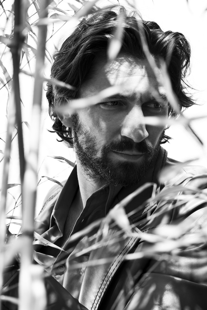 Michiel Huisman Dons Chic Fashions for Man of the World 