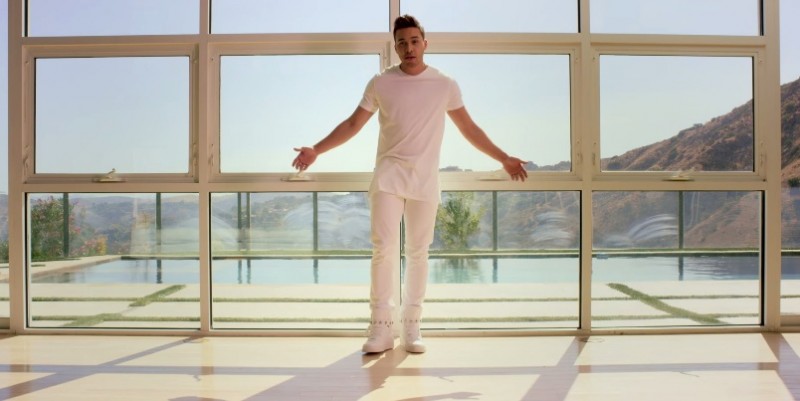 Prince Royce is dressed in head to toe white, completing his summer look with Givenchy Tyson Hi-Top Sneakers.
