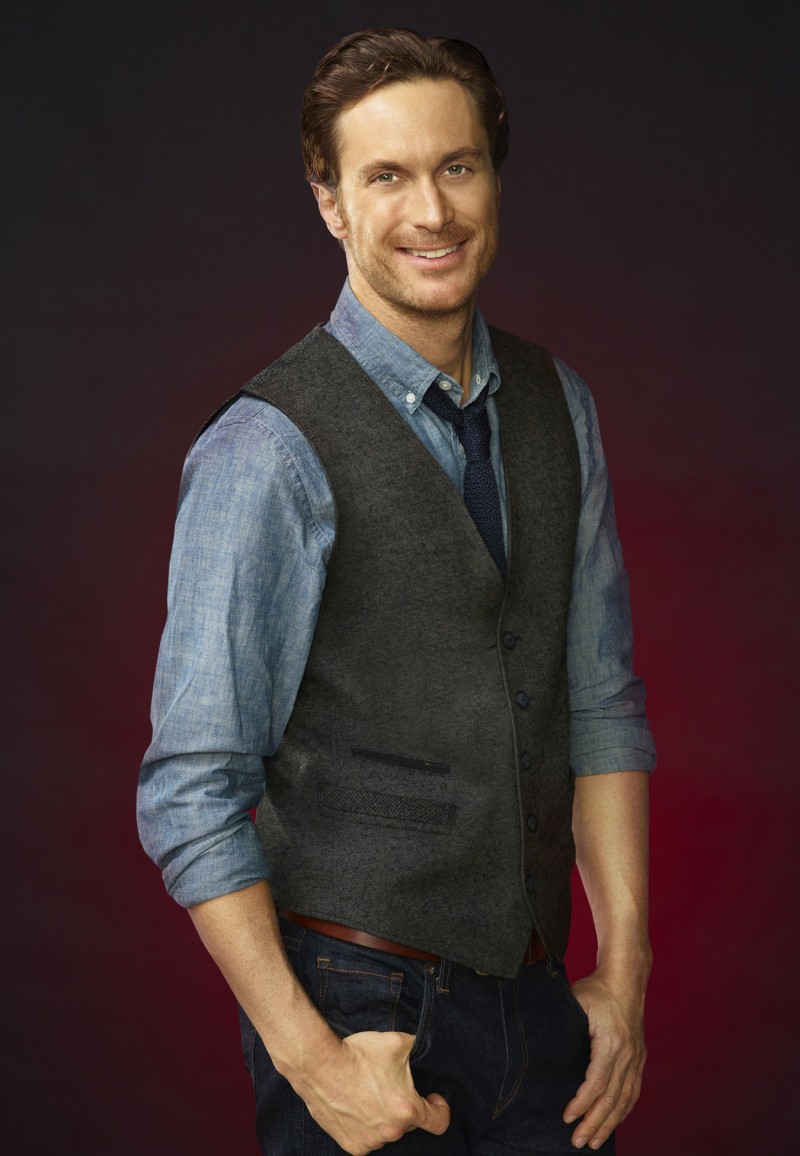 Oliver Hudson as Wes in Scream Queens.