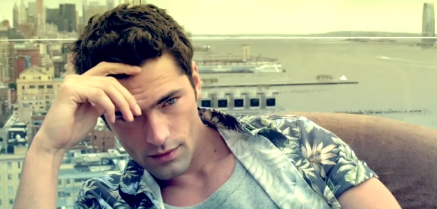 A still of Sean O'Pry shooting behind the scenes of Colcci's spring-summer 2016 campaign.