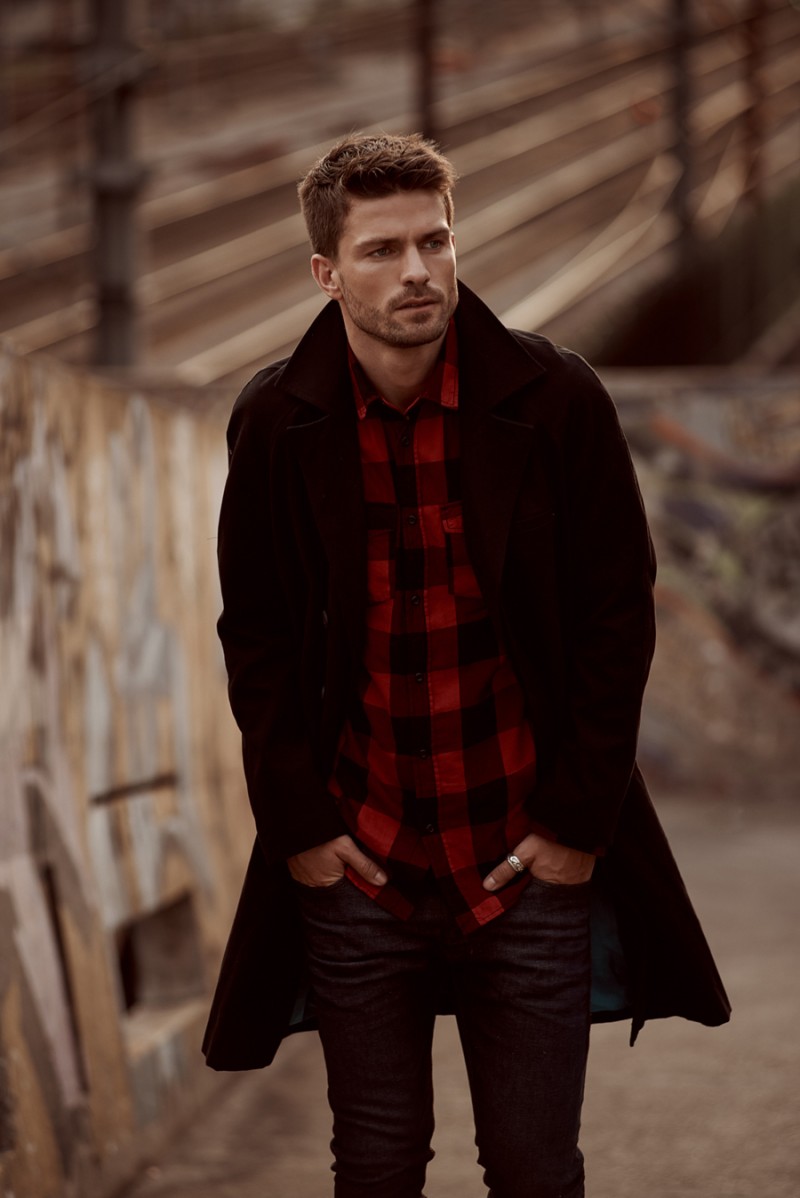 Michael wears coat João Pimenta, buffalo check shirt H&M, jeans Diesel and ring Guerreiro.