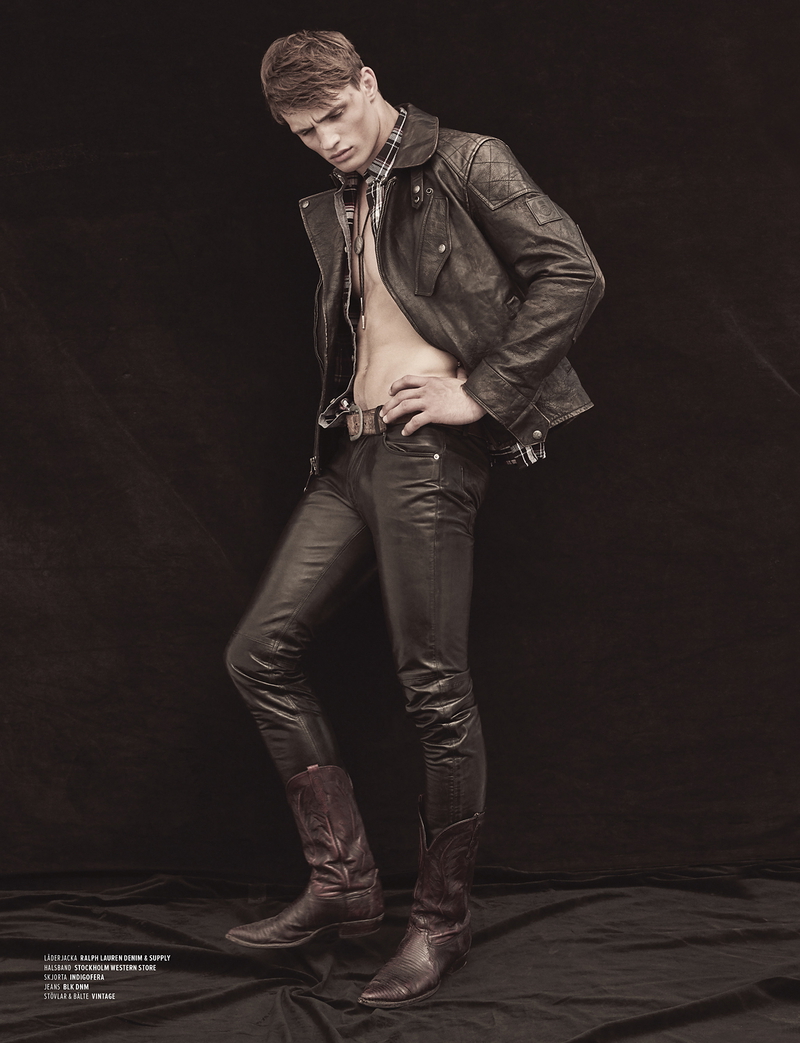 Julian Schneyder is clad in head to toe leather.