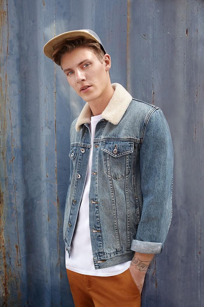 Mikkel Jensen sports a denim jacket with a relaxed tee for Forever 21.