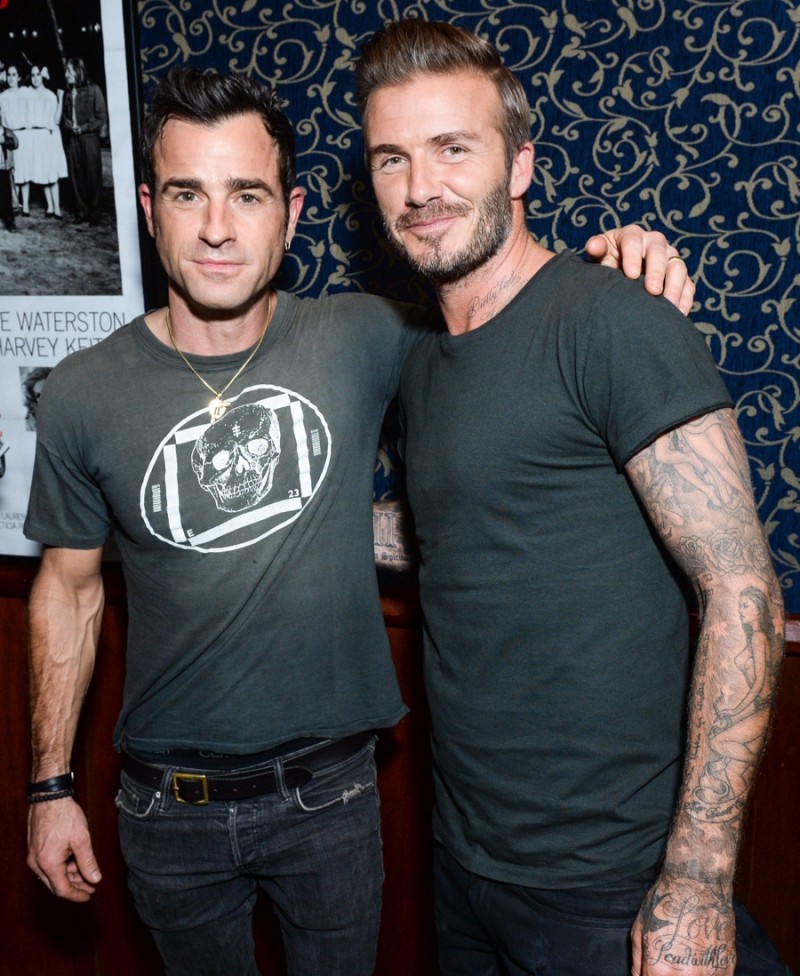 Actor Justin Theroux poses with David Beckham.
