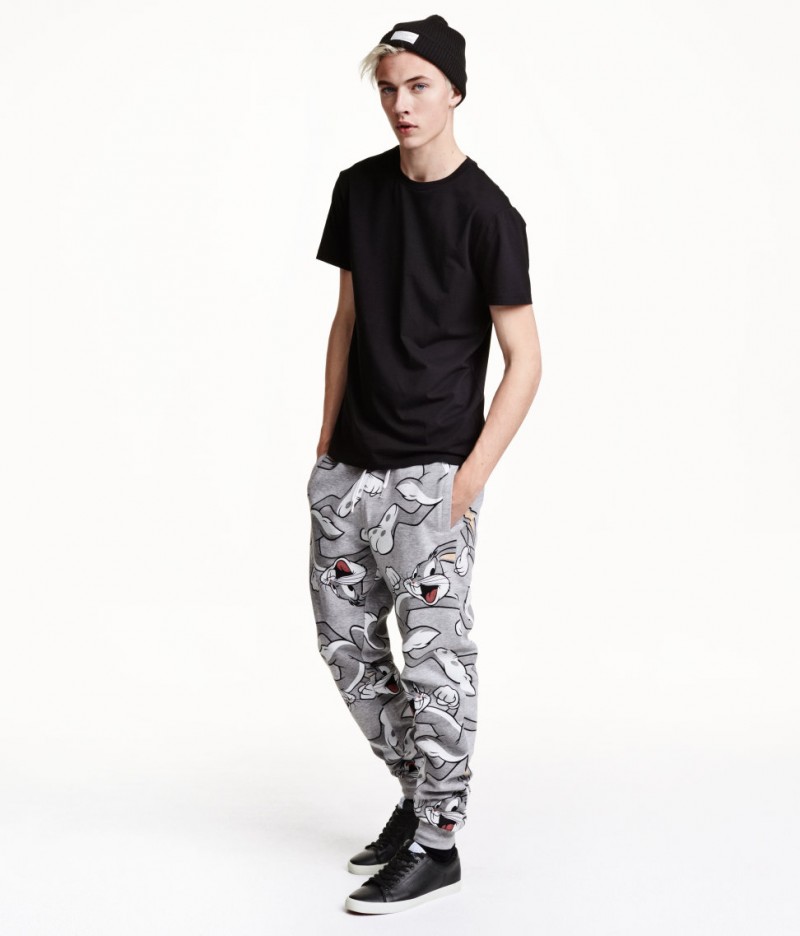 Lucky Blue Smith models Bugs Bunny print joggers from H&M Men.