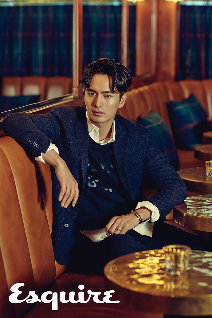 Lee-Jin-Wook-Esquire-Korea-October-2015-Photo-Shoot-003