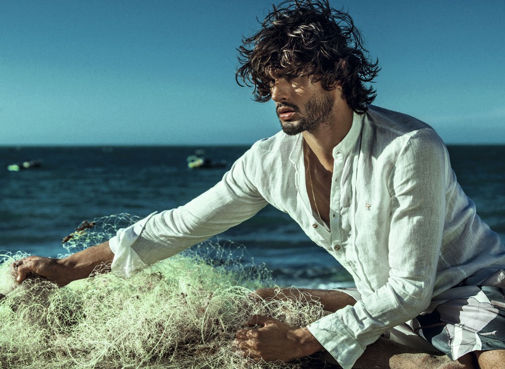 Marlon Teixeira Returns to the Beach for Água de Coco Verão Campaign