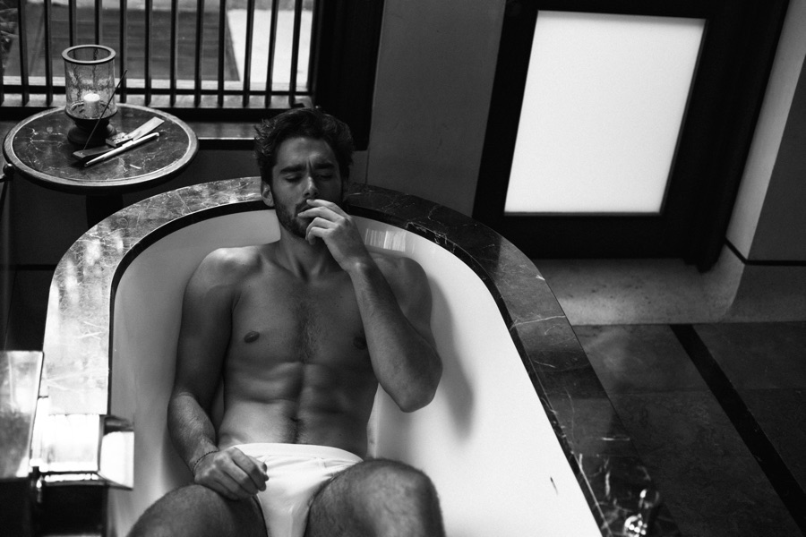 Let Me Shoot Me: Nicolas Simoes Unveils Auto Portraits