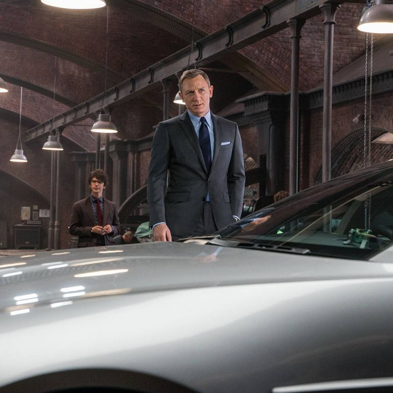 James Bond (Daniel Craig) wears a made to measure Tom Ford suit.