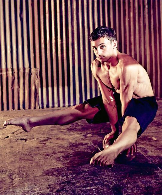 Tom-Daley-Shirtless-2016-Calendar-002