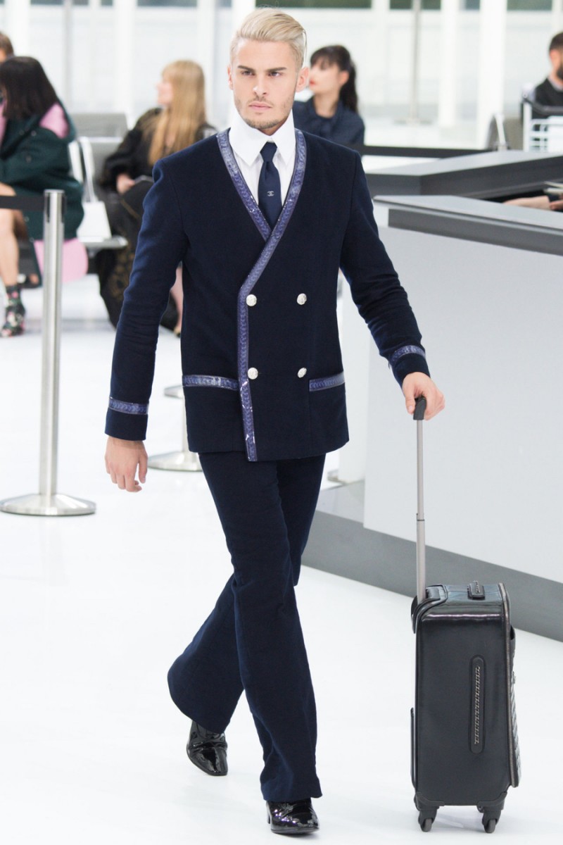 Baptiste Giabiconi hits the runway for Chanel's spring-summer 2016 show. » Baptiste Giabiconi Goes Grey for Karl Lagerfeld Campaign Baptiste Giabiconi hits the runway for Chanel's spring-summer 2016 show.