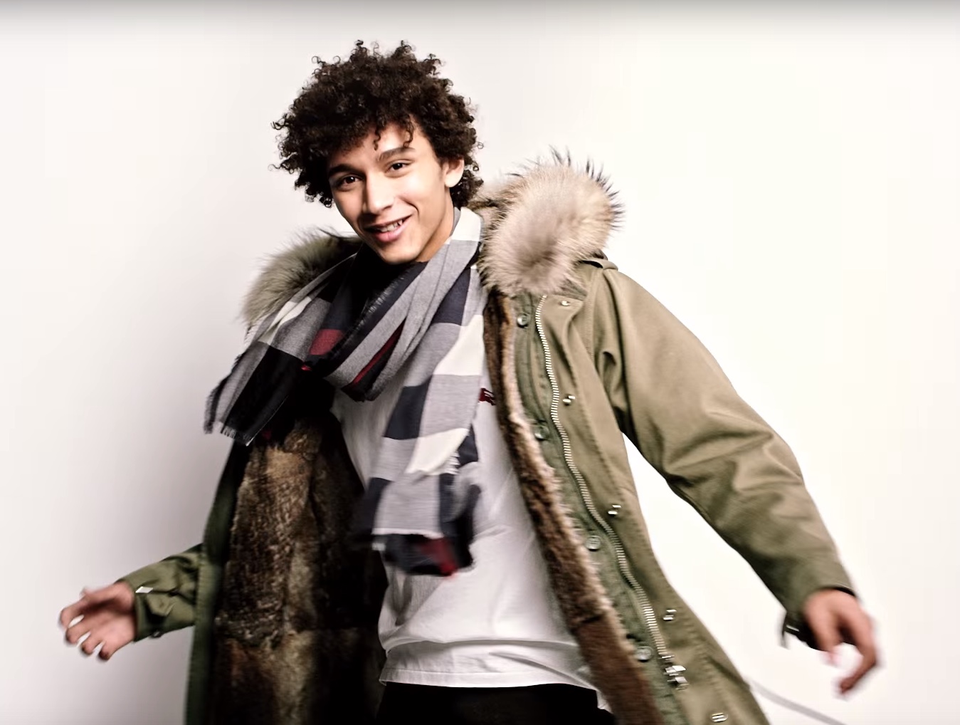 How to Tie Burberry's Men's Scarves