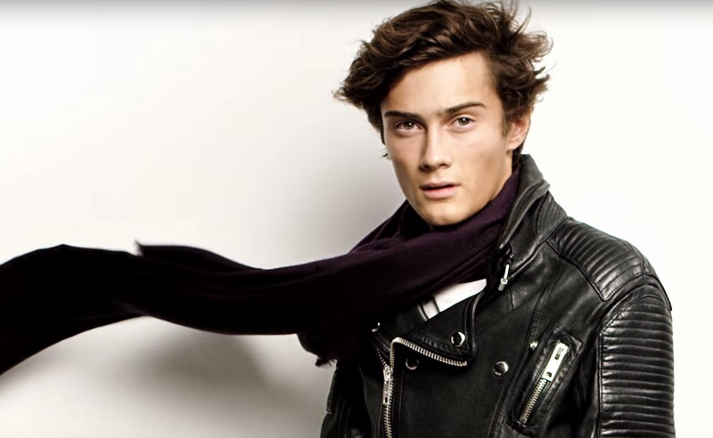 Burberry introduces Scarf Styling