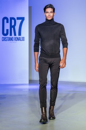 Cristiano Ronaldo in the catwalk to present its new footwear collection