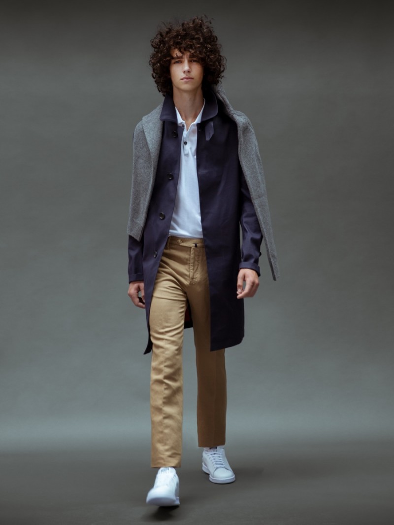 Guy wears jacket Mackintosh, polo shirt Lanvin, pants Incotex and shoes Adidas.
