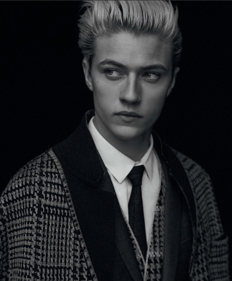 Lucky-Blue-Smith-2015-Editorial-Esquire-Big-Black-Book-012