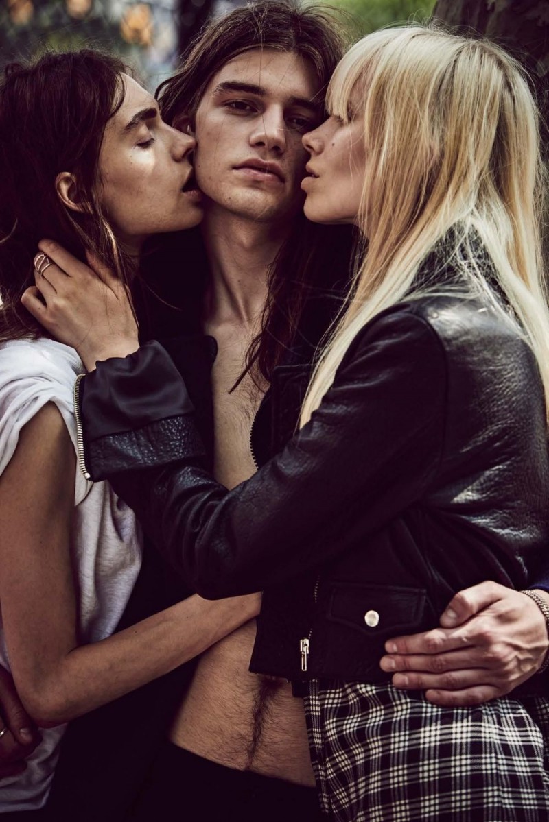 Models-Kissing-DSection-2015-Editorial-007