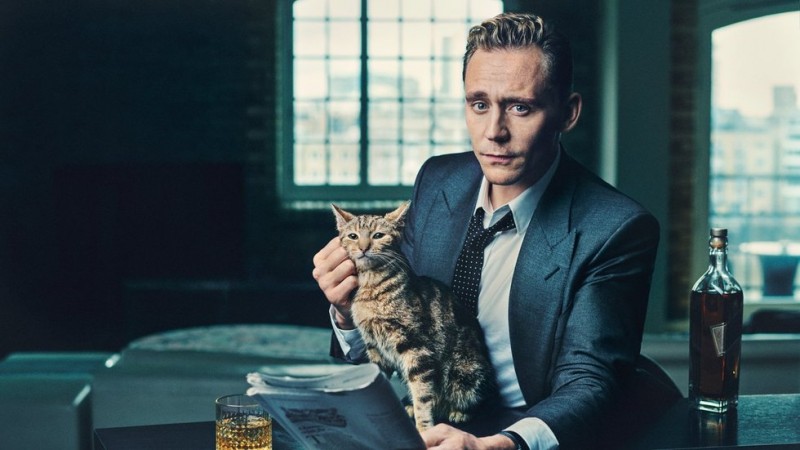 Tom-Hiddleston-ShortList-2015-Cover-Photo-Shoot-003