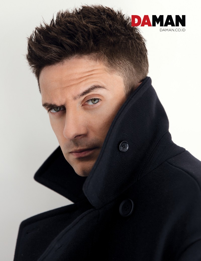 Topher-Grace-Da-Man-October-November-2015-Cover-Photo-Shoot-003