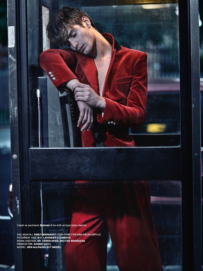 Ben wears a red suiting number from Balmain.