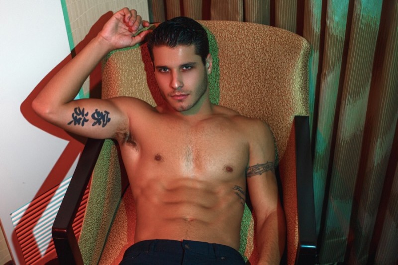 Cody Calafiore wears trousers Calvin Klein.