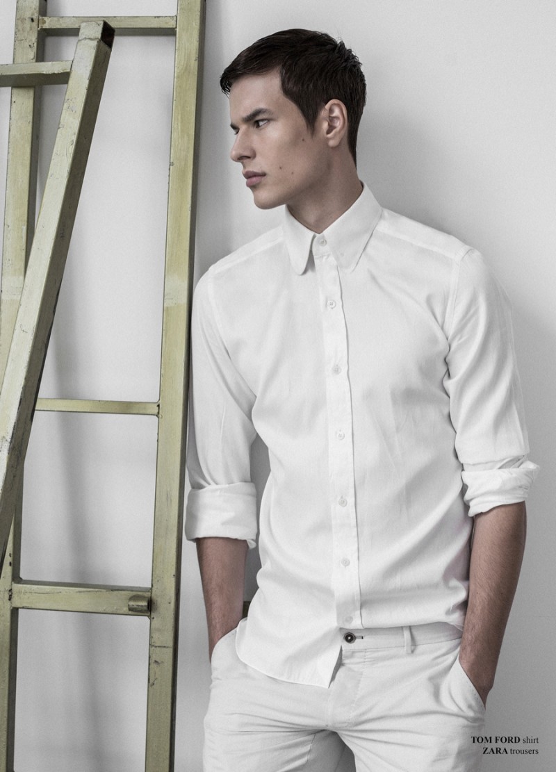 Filip wears shirt Tom Ford and trousers Zara.