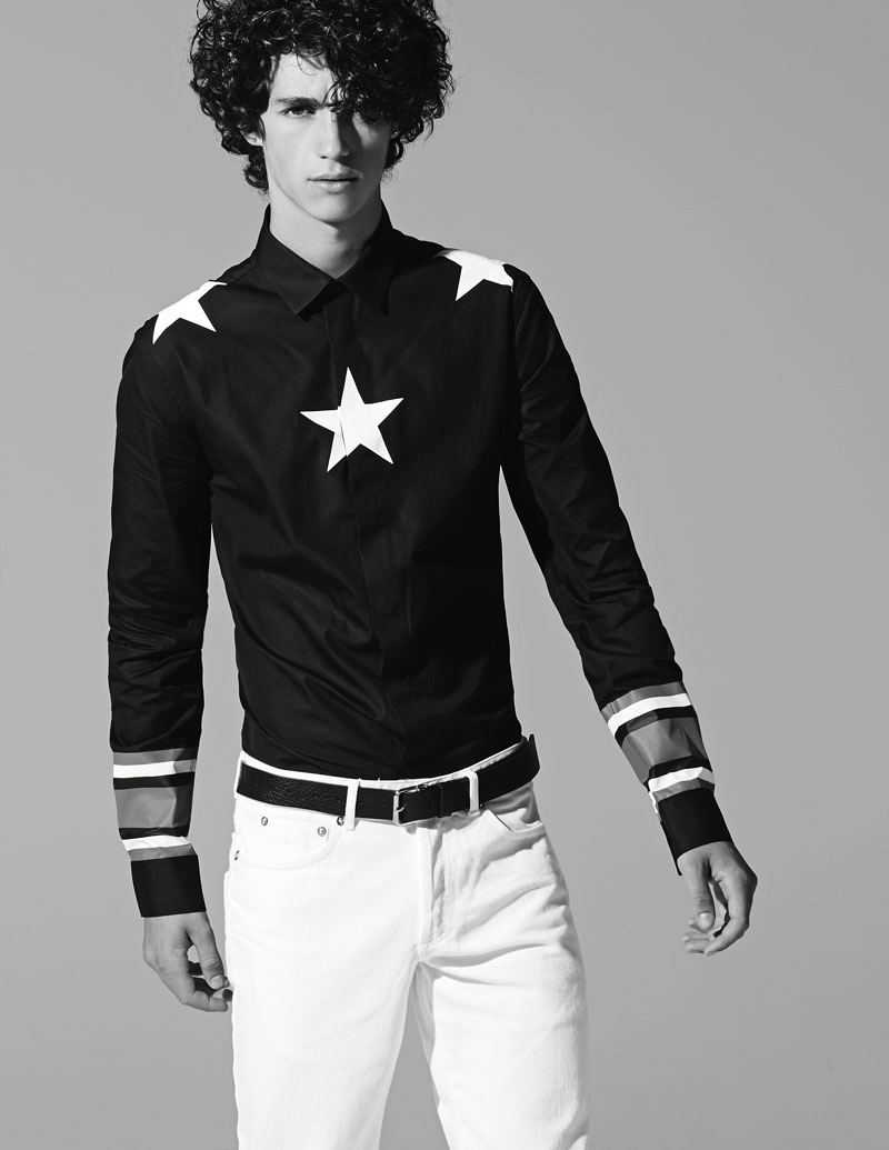 Guy wears belt Comme des Garçons Shirt, shirt and jeans Givenchy.