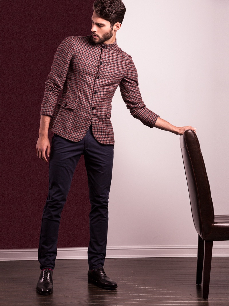 Pedro wears shirt J.Lindeberg, pants Bracken and shoes Salvatore Ferragamo.