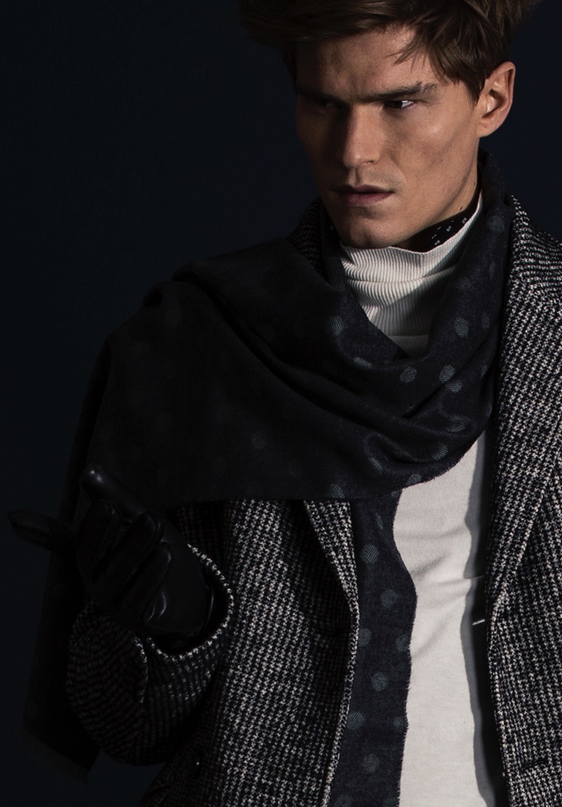 Oliver wears coat Karl Lagerfeld, scarves Eton and turtleneck GANT.