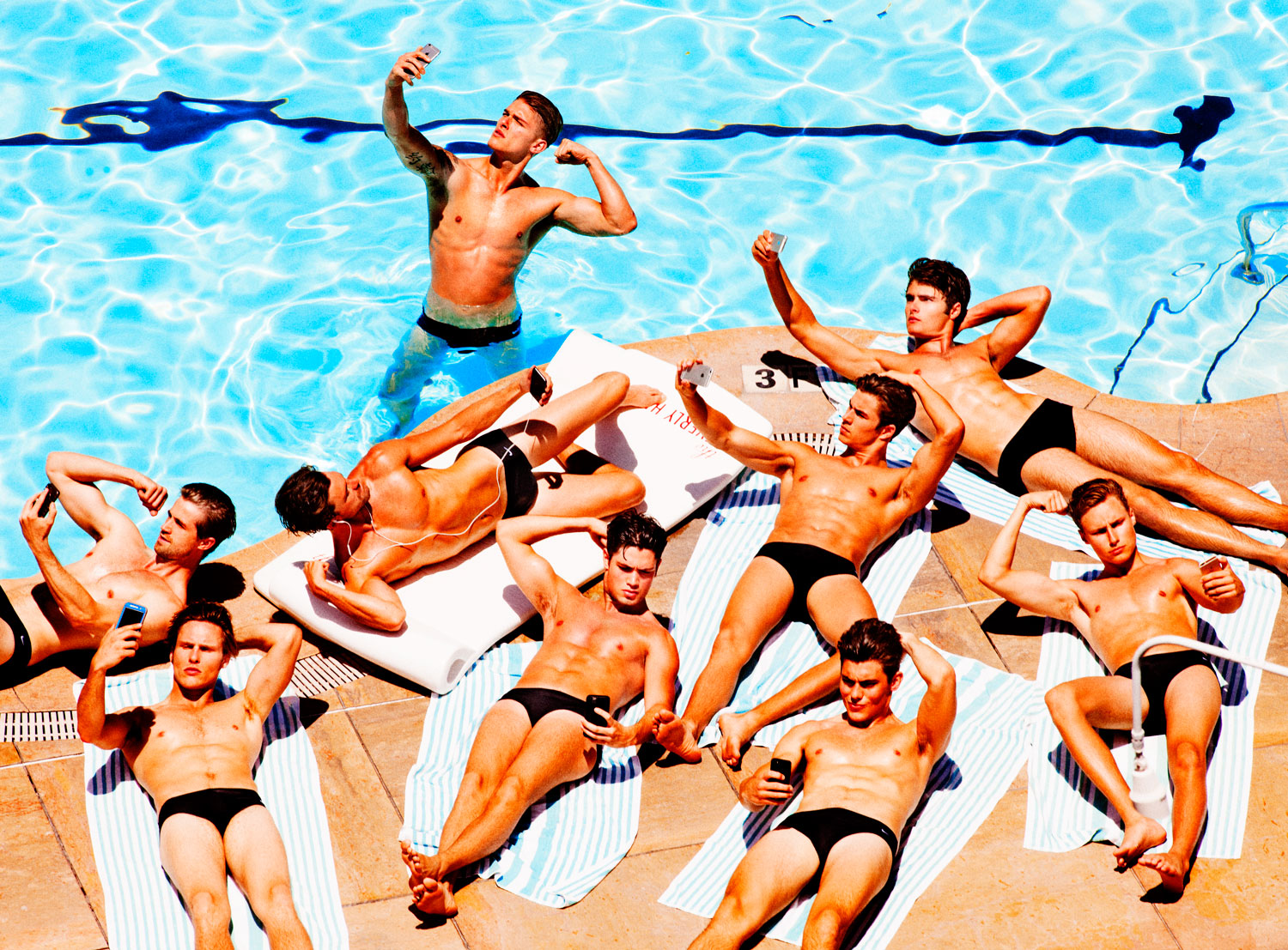 Tony Kelly Brings Us 9 Models Sunbathing & Taking Selfies